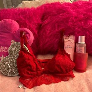 Victoria’s Secret Red hot lacy bandeau